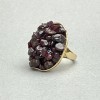 خاتم شظايا العقيق الأحمر على إطار أملس 30×26mm ± معدن ذهبي، مقاس